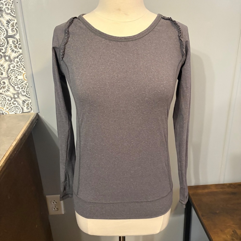 Avia Long Sleeve Grey Athletic Scoop Neck Shirt Ruffle Shoulder (Women's Medium)